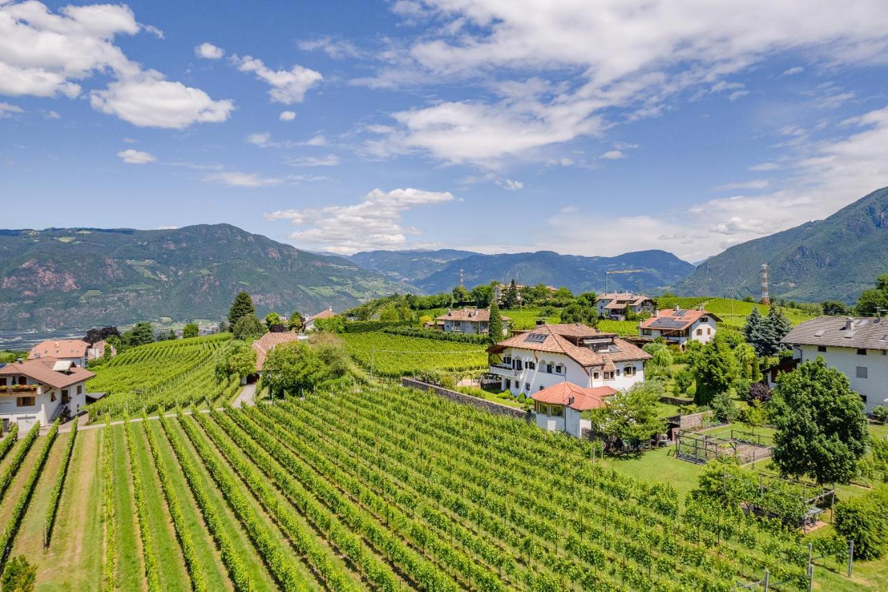 Haus Oberhofer Bed & Breakfast Cornaiano Exterior photo