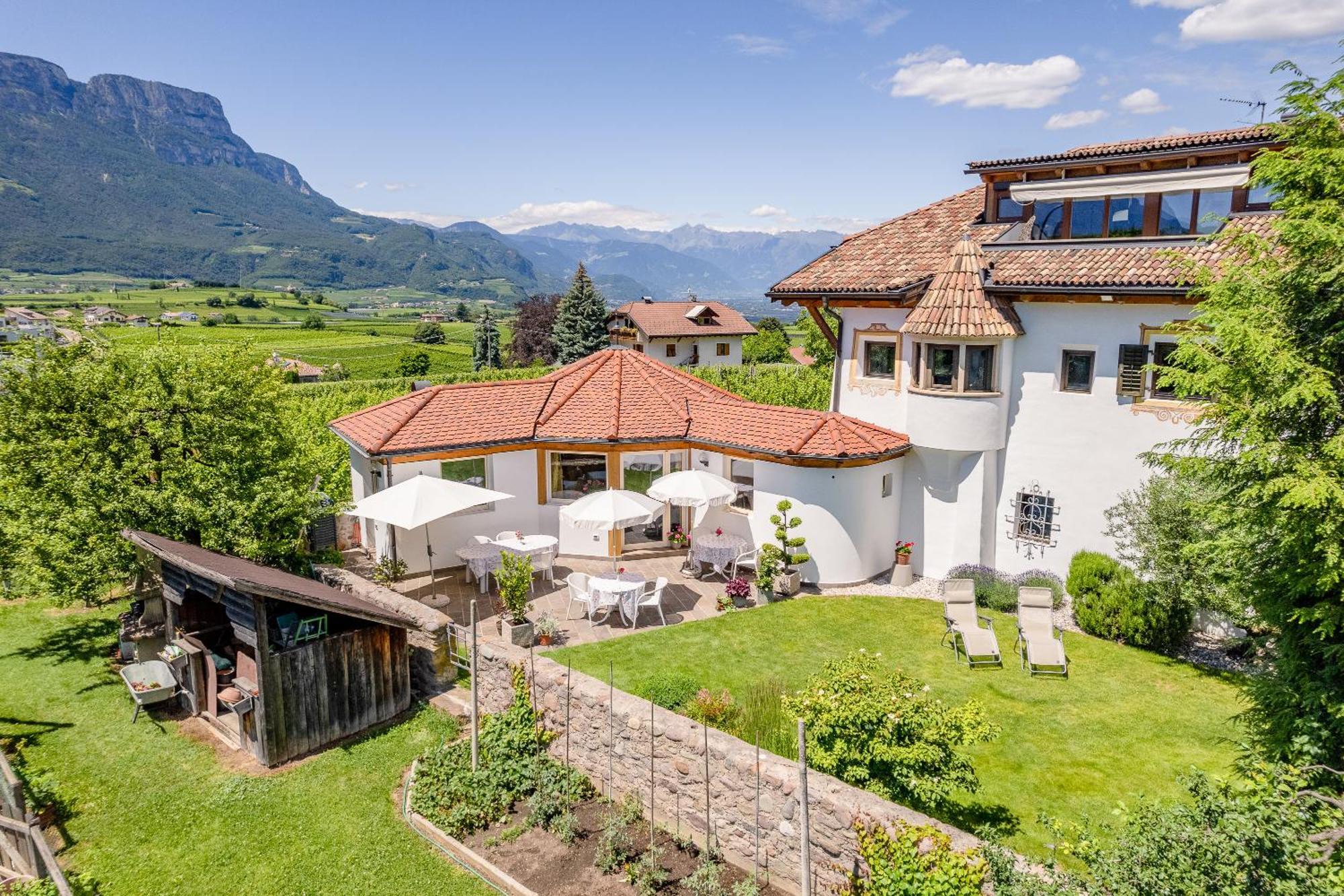 Haus Oberhofer Bed & Breakfast Cornaiano Exterior photo